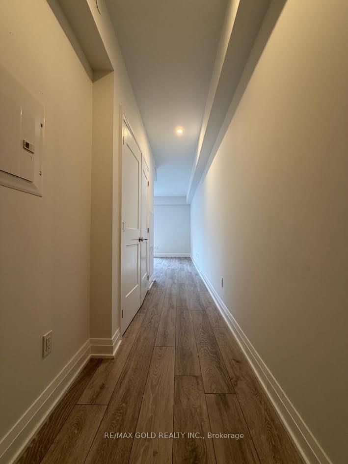318 - 21 Park Street E