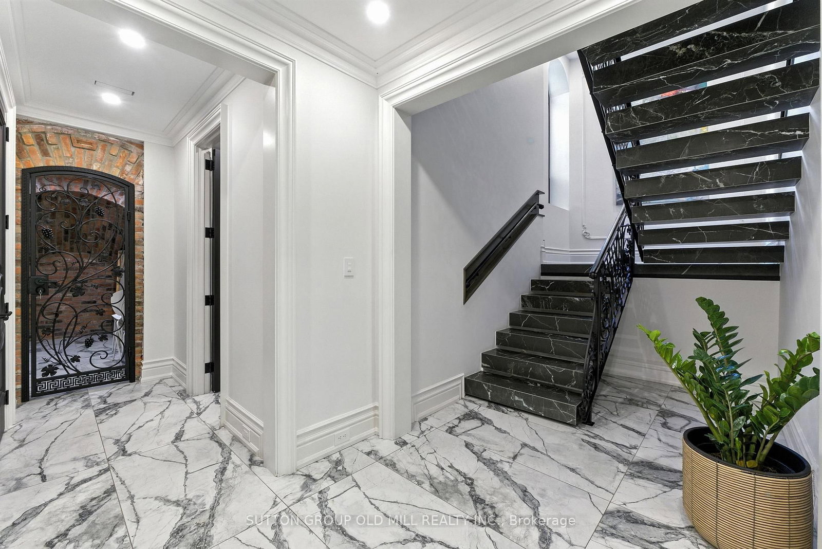 10 Hillavon Drive • Toronto, ON photo 42