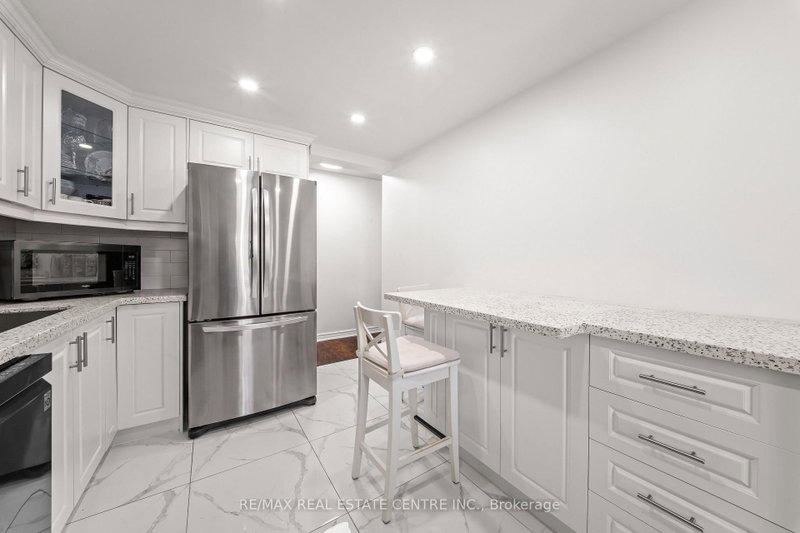 145 Hillcrest Mississauga,ON L5B 3Z1 — Photo 15