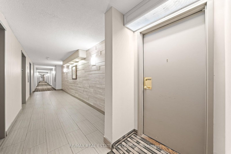 145 Hillcrest Mississauga,ON L5B 3Z1 — Photo 6
