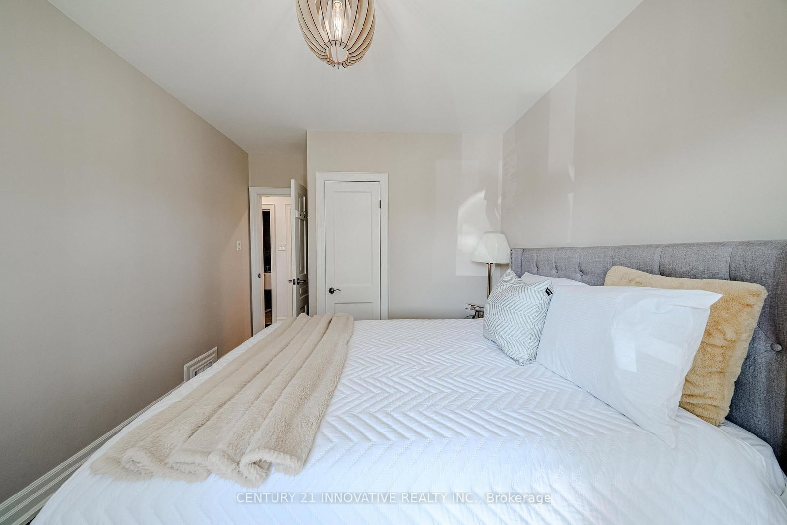 Detached House for sale at 60 Dorking Crescent, Toronto, Ontario, M3M 2B6 - Downsview-Roding-CFB - MLS: W13610218