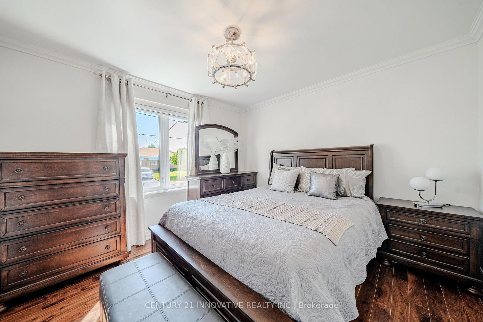 Detached House for sale at 60 Dorking Crescent, Toronto, Ontario, M3M 2B6 - Downsview-Roding-CFB - MLS: W13610218