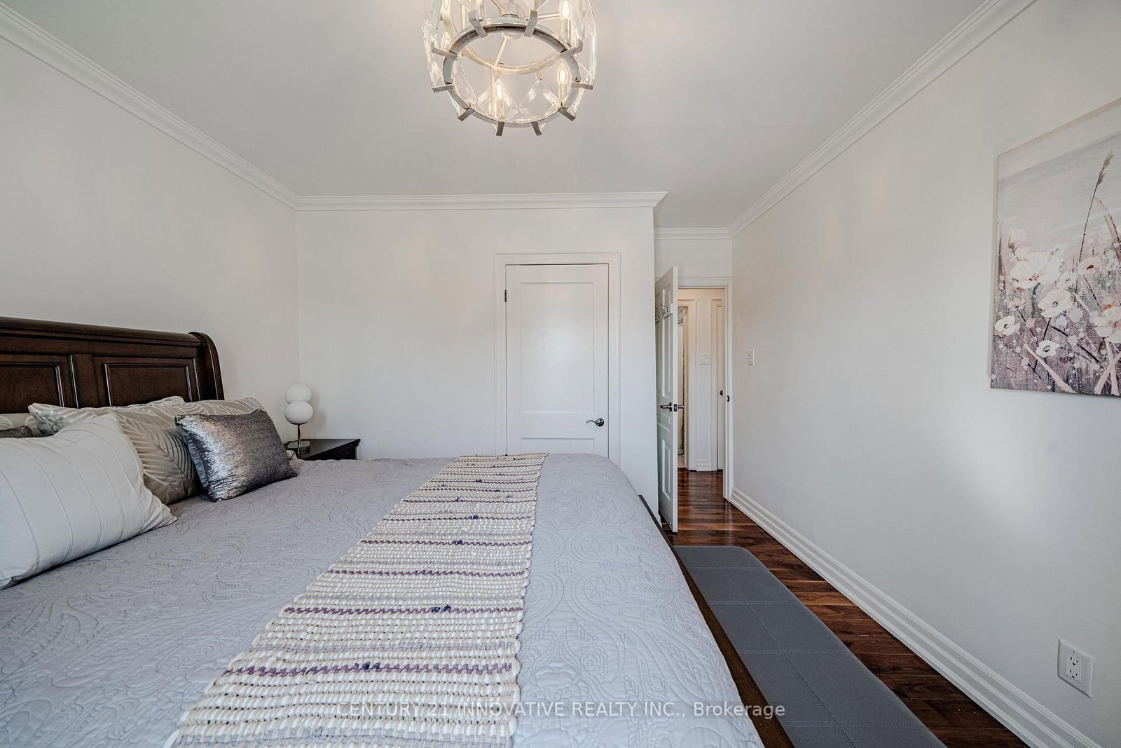 Detached House for sale at 60 Dorking Crescent, Toronto, Ontario, M3M 2B6 - Downsview-Roding-CFB - MLS: W13610218