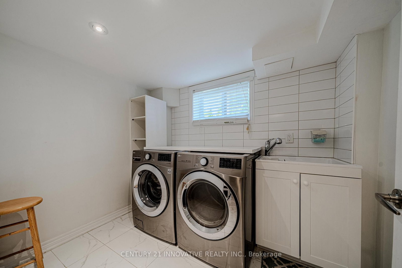 Detached House for sale at 60 Dorking Crescent, Toronto, Ontario, M3M 2B6 - Downsview-Roding-CFB - MLS: W13610218