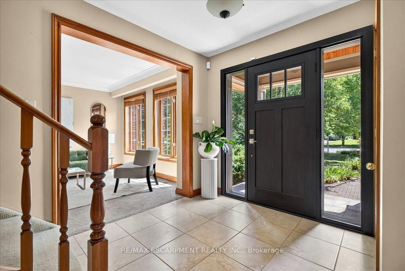 339 Kingsway Place