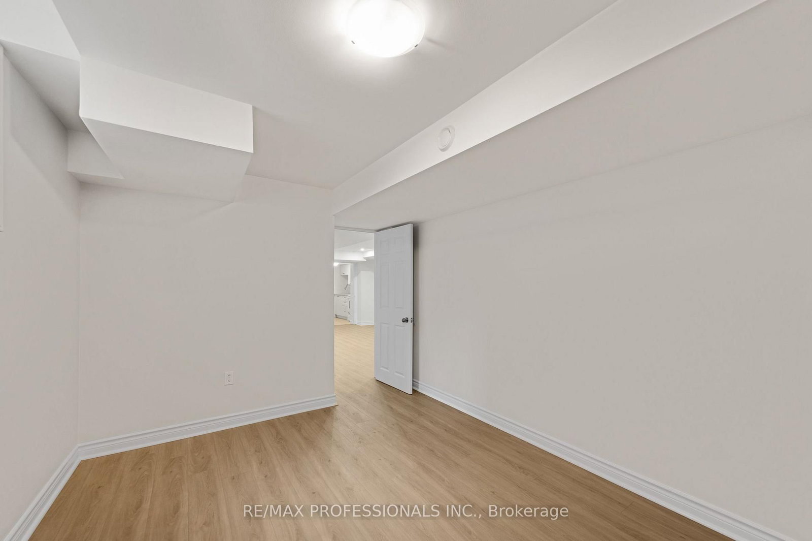 2900 Tradewind Mississauga,ON L5N 6L2 — Photo 13