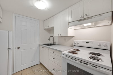 2900 Tradewind Mississauga,ON L5N 6L2 — Photo 8