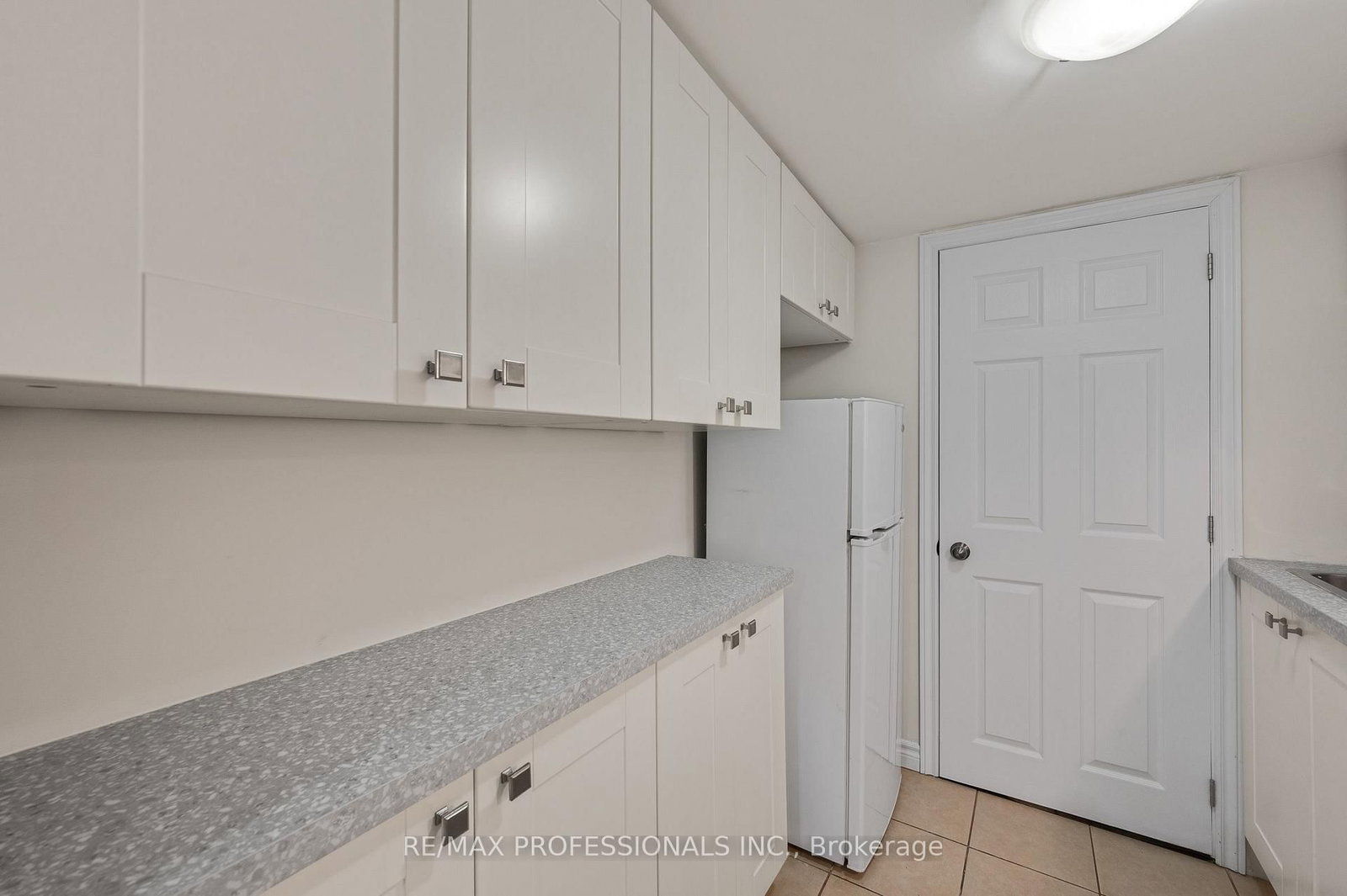 2900 Tradewind Mississauga,ON L5N 6L2 — Photo 9