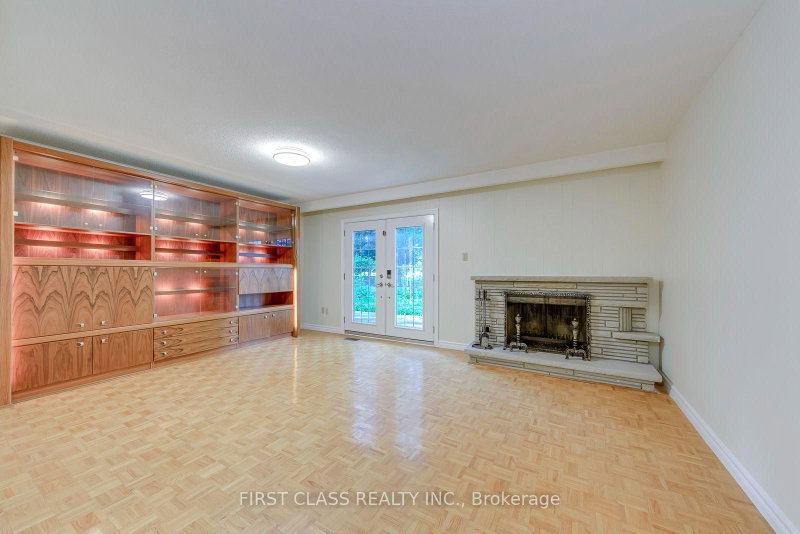 lower unit - 1353 Myron Drive