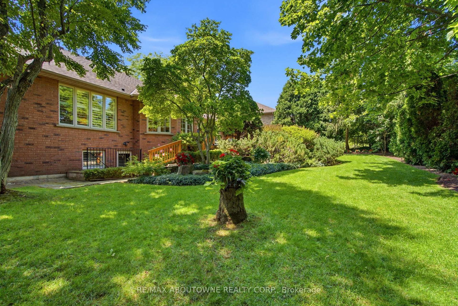 1090 Crofton Way • Burlington, ON photo 41