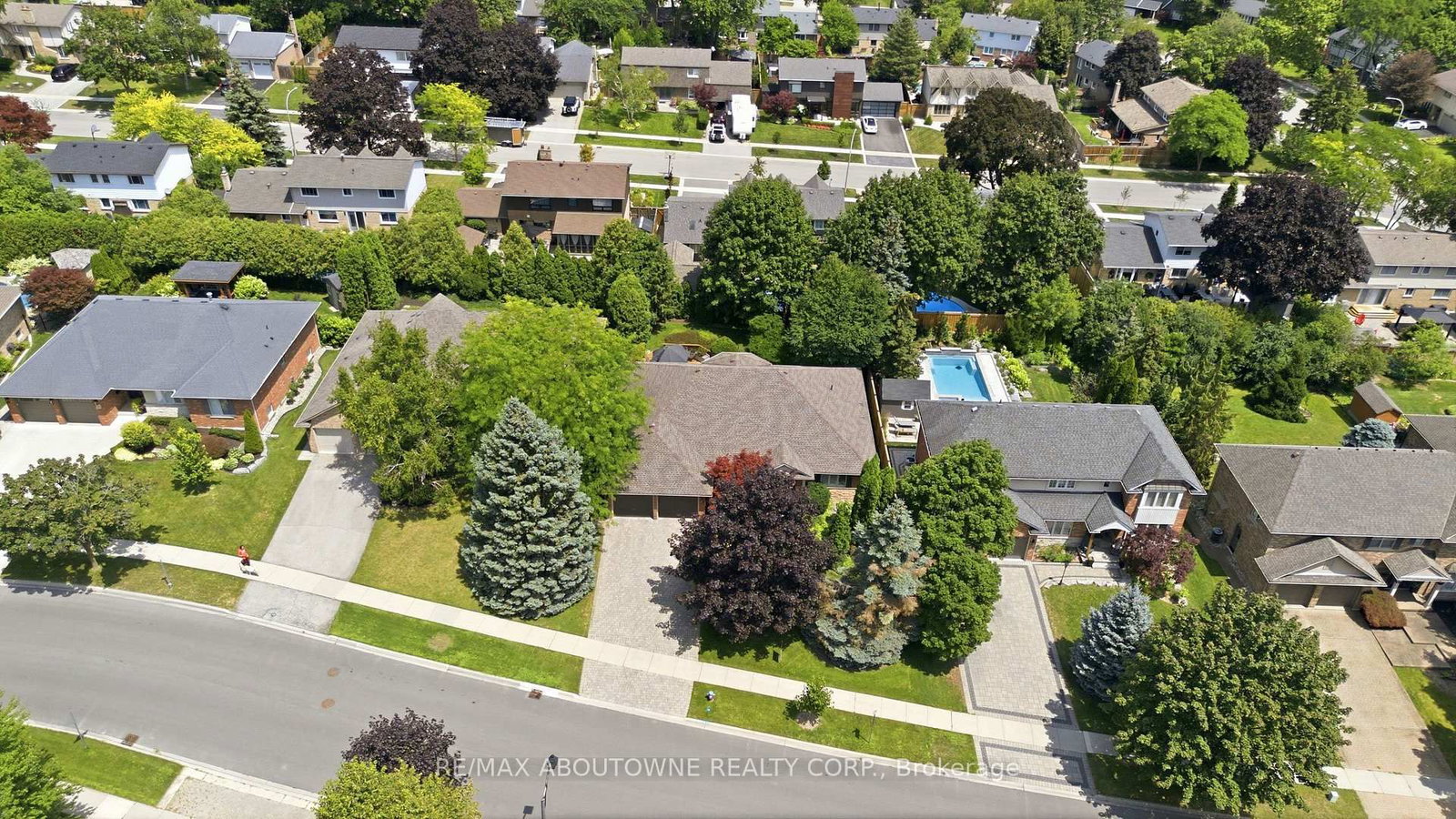 1090 Crofton Way • Burlington, ON photo 44