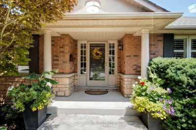 1090 Crofton Way • Burlington, ON photo 6