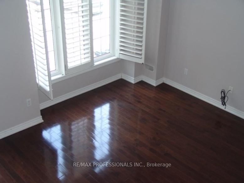 3 - 2351 Lakeshore Road W