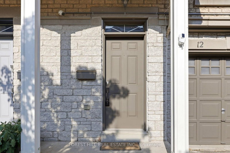12 Lambrinos Lane