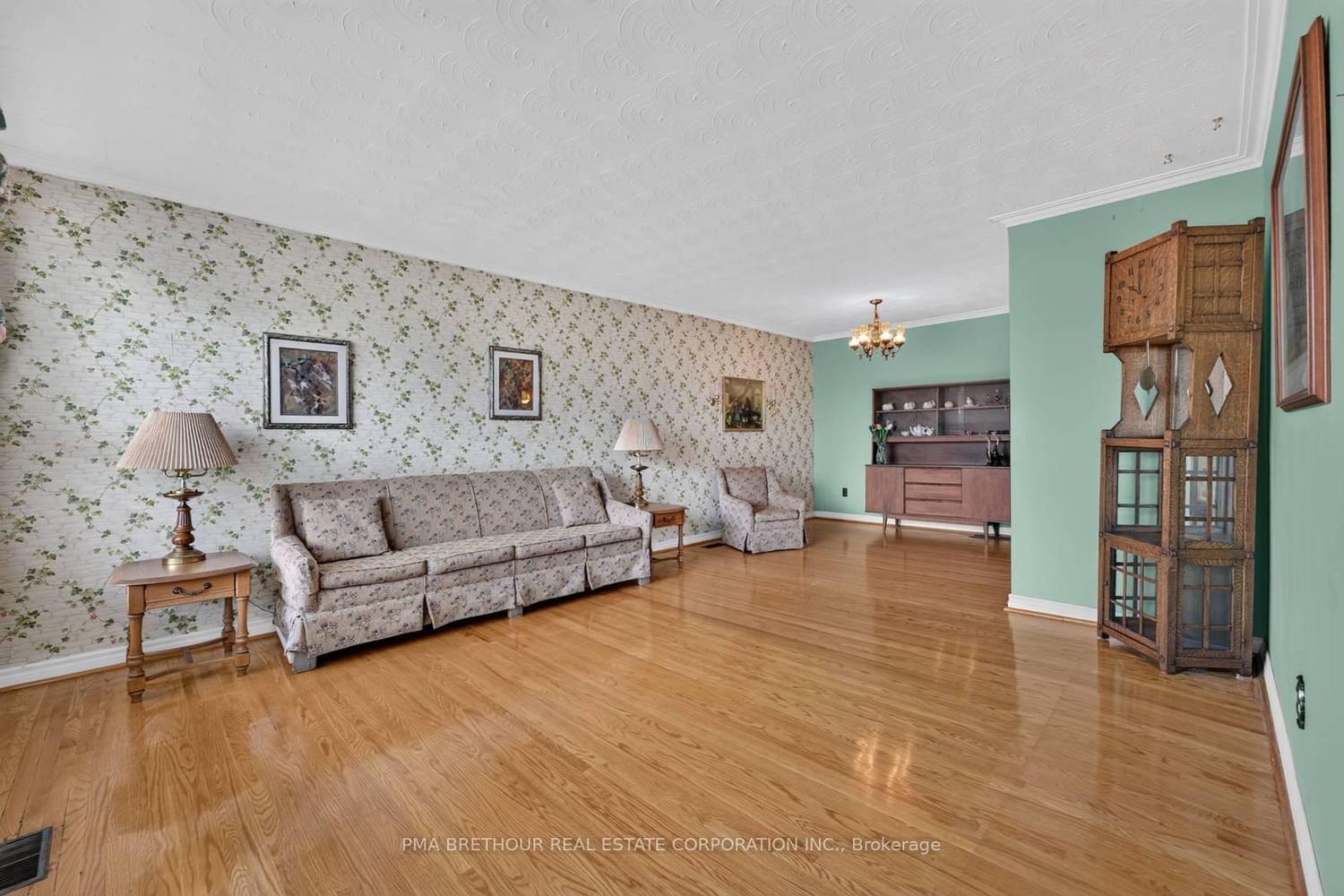 Listing photo 2