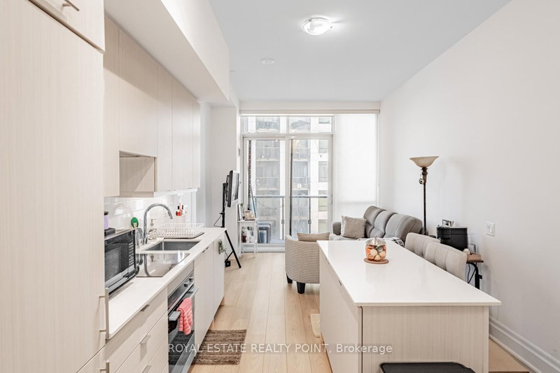 36 Elm Dr W photo 4