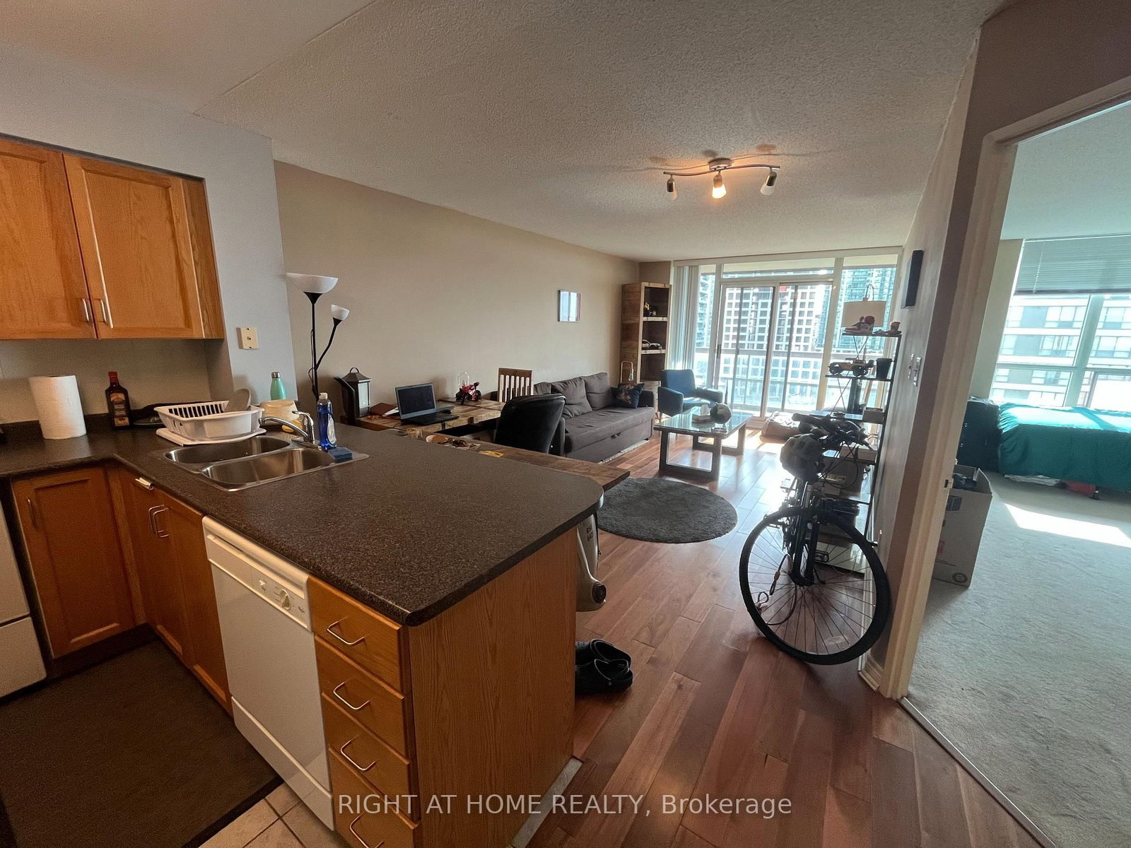 906 - 156 Enfield Place, Mississauga 4