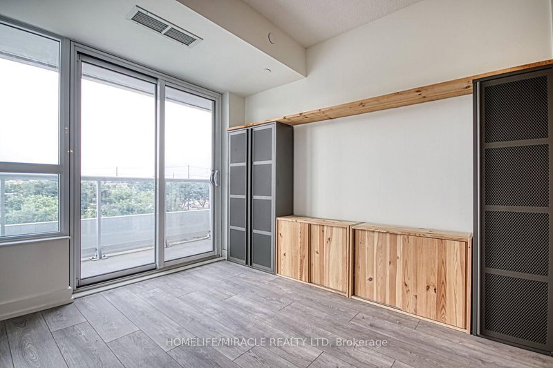 402 - 10 Wilby Crescent