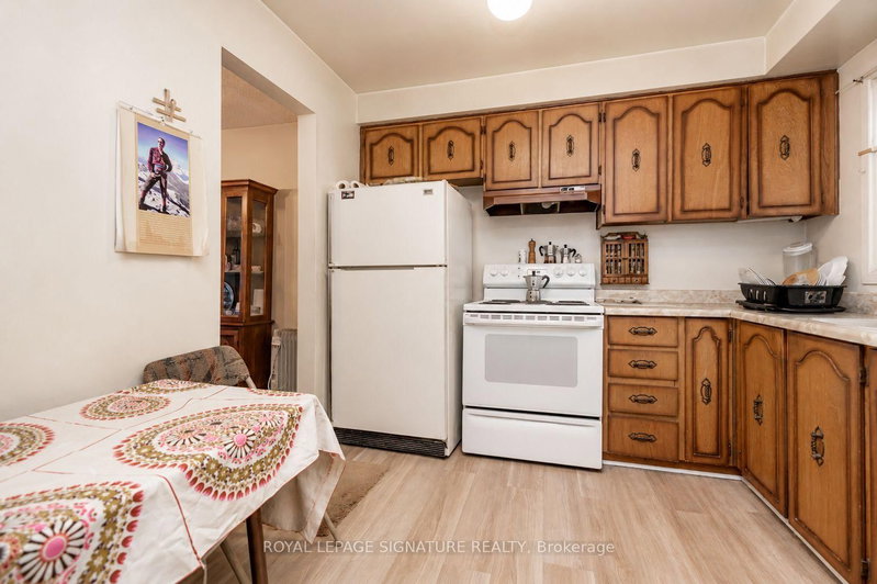 4040 Silverhaze Mississauga,ON L4W 3K1 — Photo 8