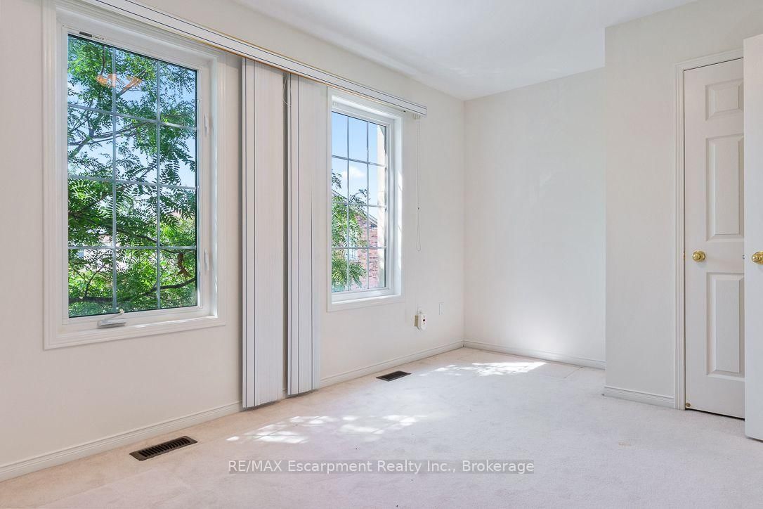 8 JIM BAIRD Mews • Toronto, ON photo 36