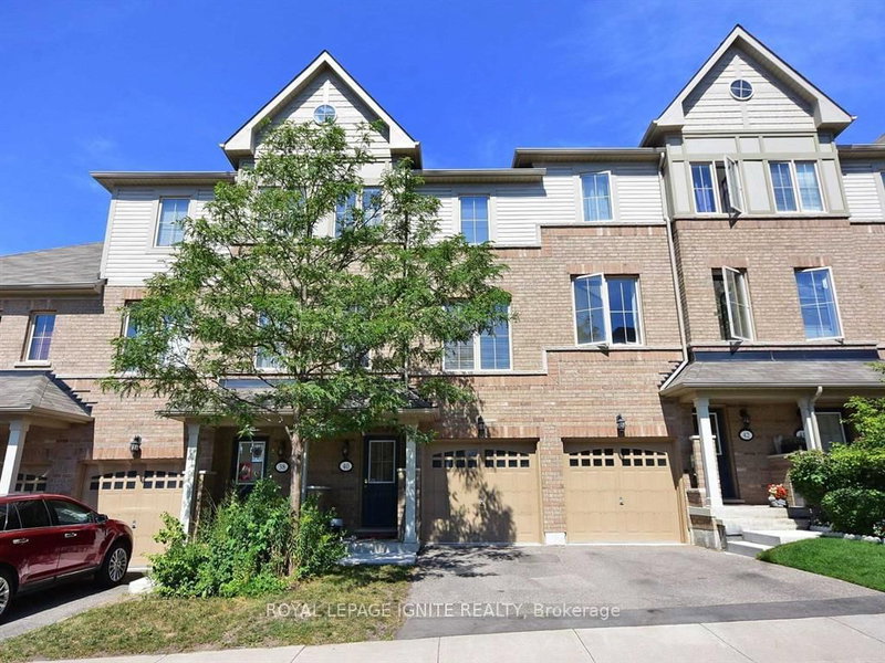 40 Cedar Lake Crescent