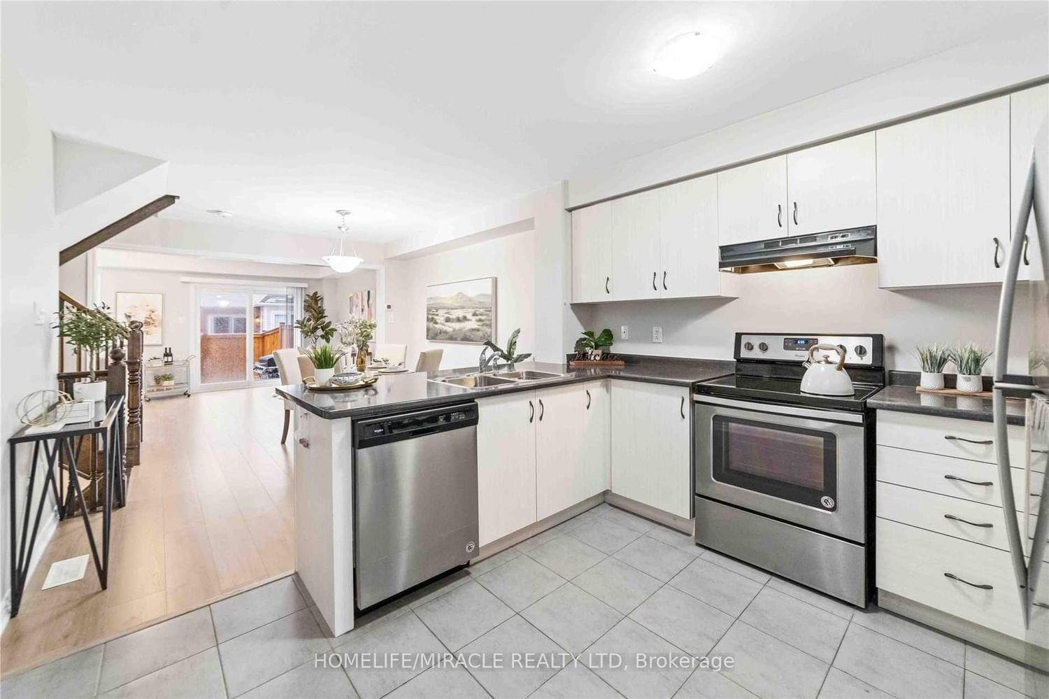 Listing Image 3