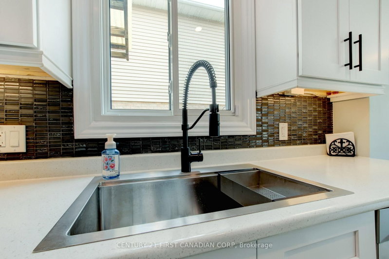 79 Newbridge Brampton,ON L6S 4B5 — Photo 13