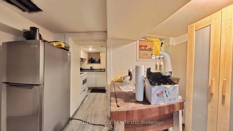 121 Medland Toronto,ON M6P 2N4 — Photo 39