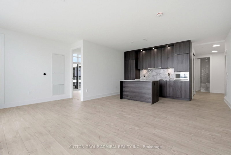 PH43 - 858 Dupont Street
