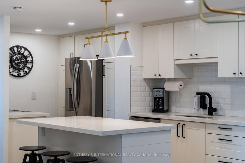 1110 - 812 Burnhamthorpe Road