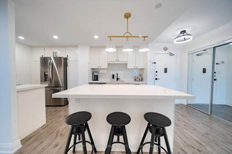 1110 - 812 Burnhamthorpe Road