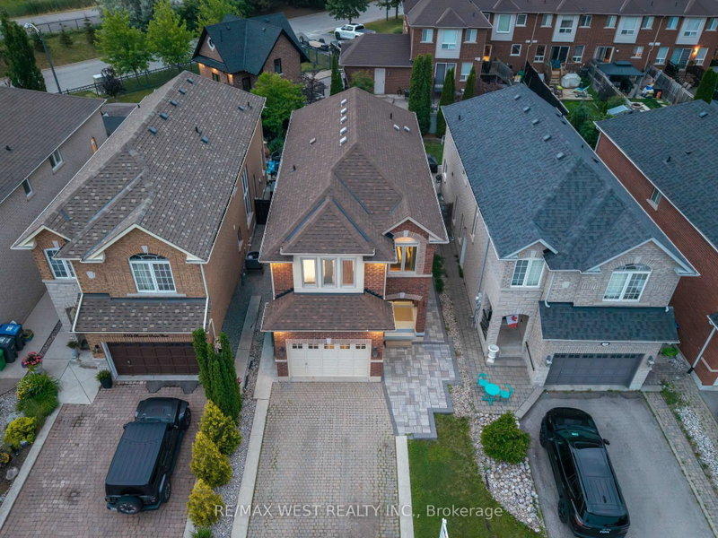 312 Ellwood Drive W