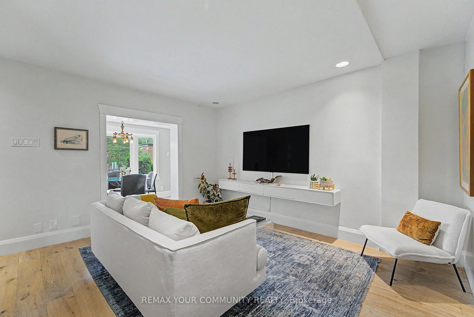 Listing Image 7