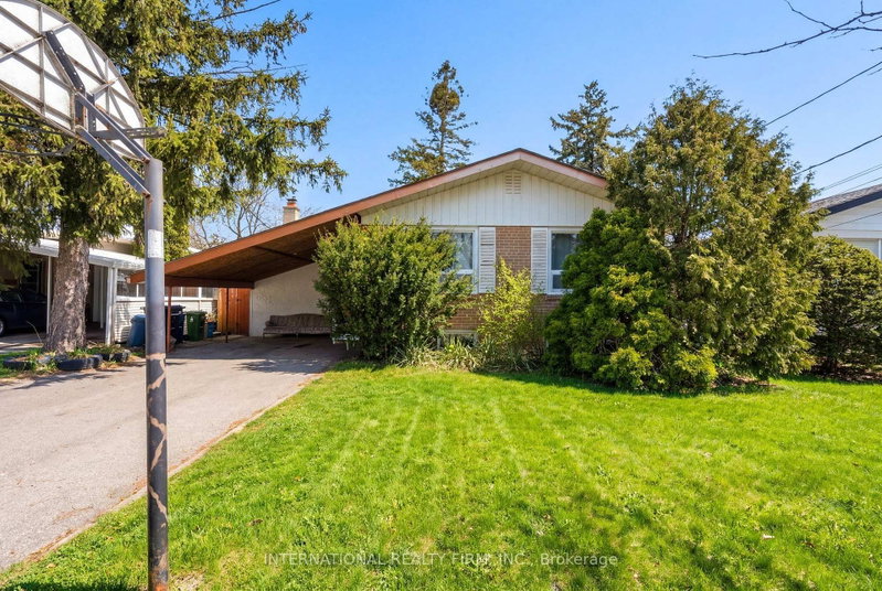 84 Hadrian Drive