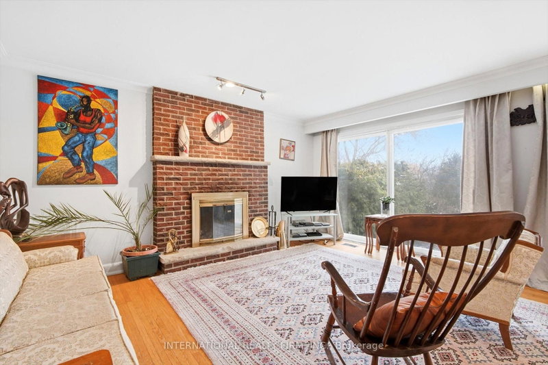 84 Hadrian Drive