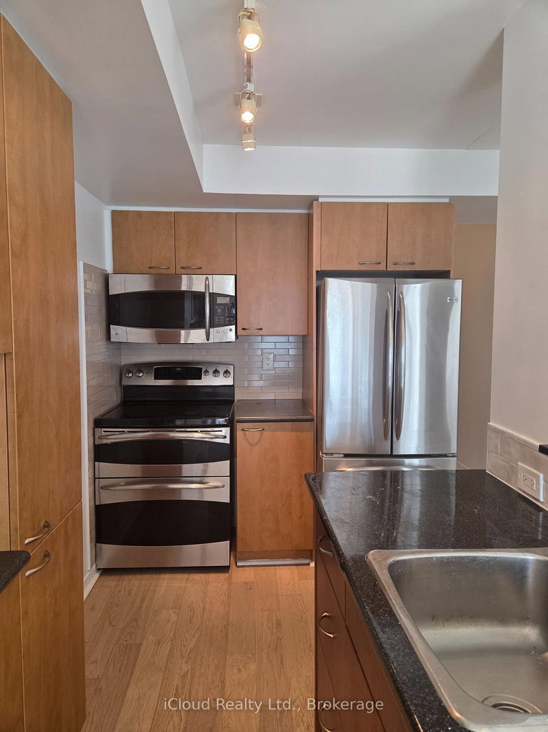 713 - 1040 The Queensway Avenue