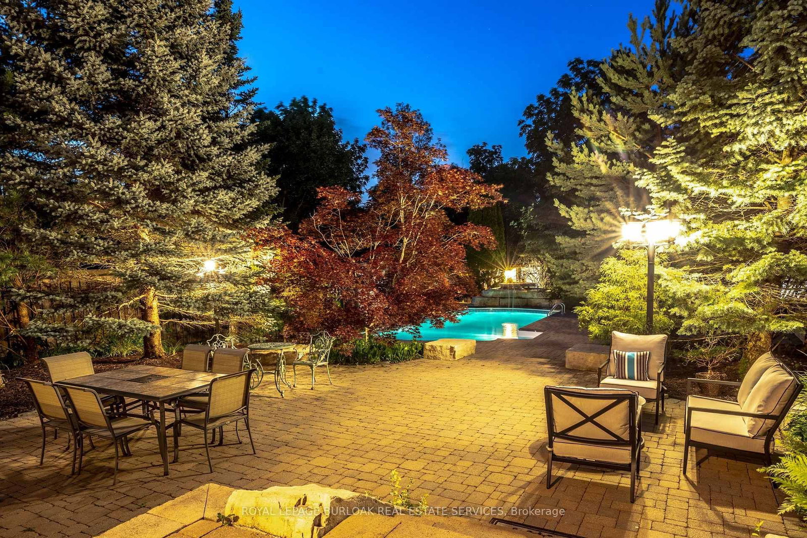 215 Burloak Drive • Oakville, ON photo 1
