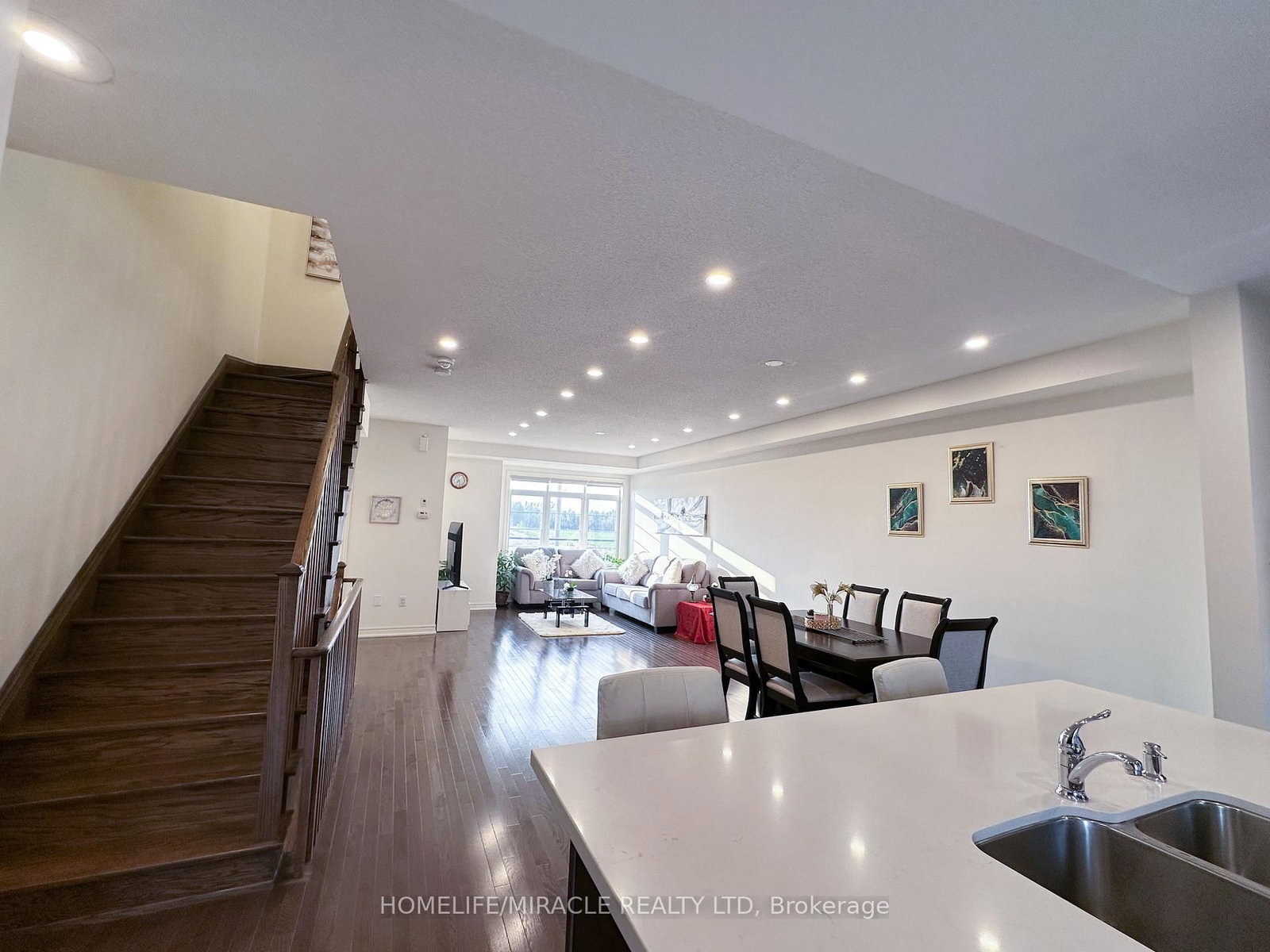 58 Fruitvale Circle • Brampton, ON photo 4