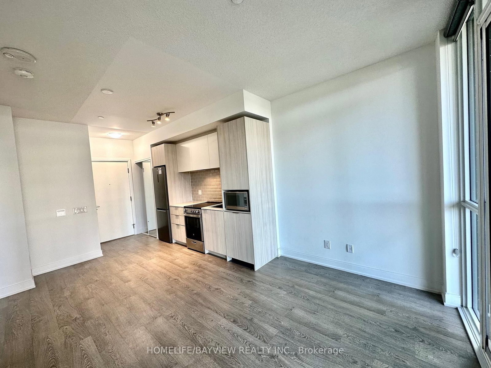 70 Annie Craig Drive • #MZ 01 • Toronto, ON photo 4