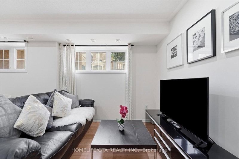 157 Isaac Devins Blvd photo 4