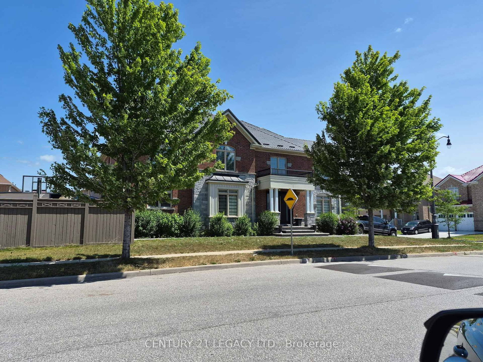 11 Drummondville Brampton,ON L6P 3M6 — Photo 2