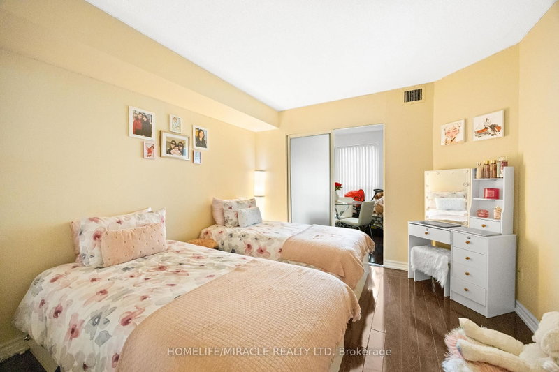 325 Webb Mississauga,ON L5B 3Z9 — Photo 12