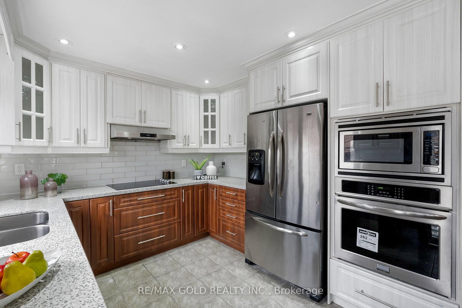 Detached House for sale at 54 Sugarberry Drive, Brampton, Ontario, L6X 0K3 - Credit Valley - MLS: W13619086