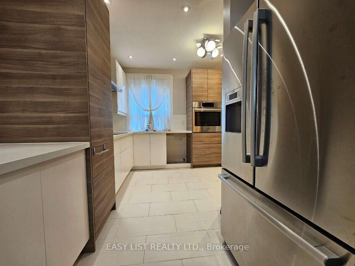 449 Pacific Avenue • Toronto, ON photo 8