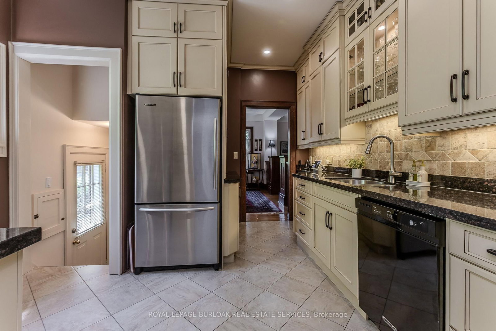 569 Locust Street • Burlington, ON photo 13