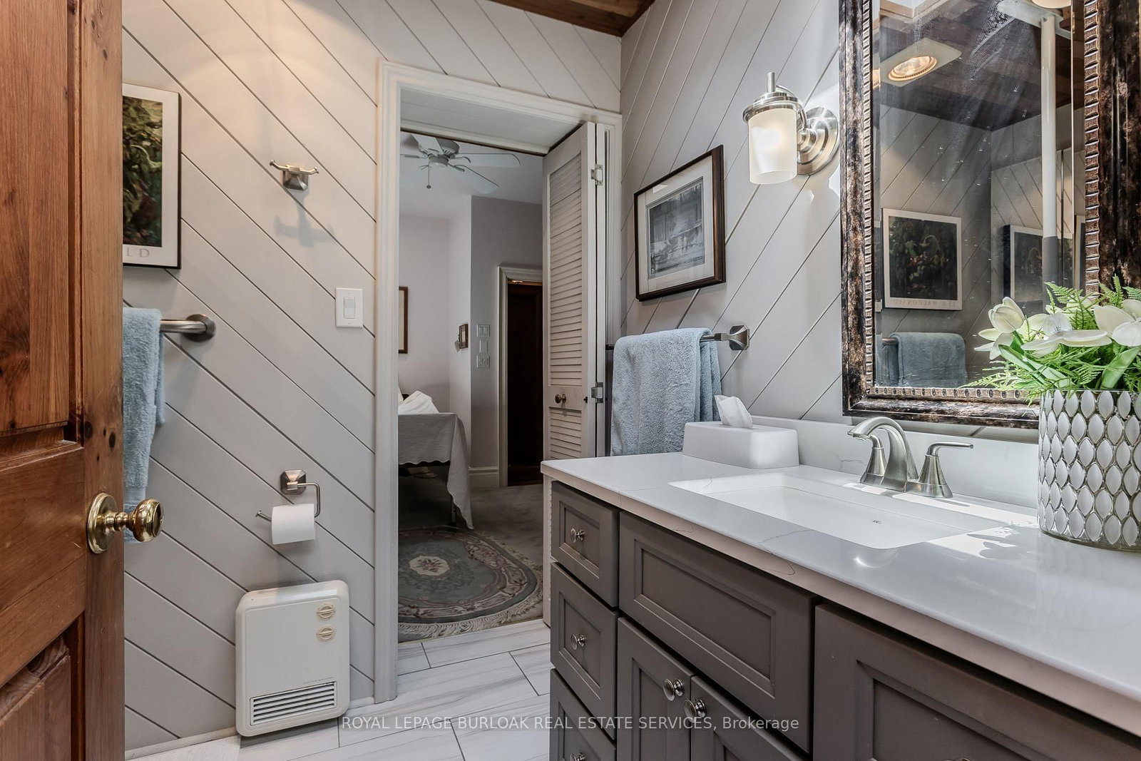 569 Locust Street • Burlington, ON photo 23