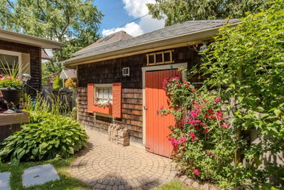 569 Locust Street • Burlington, ON photo 6