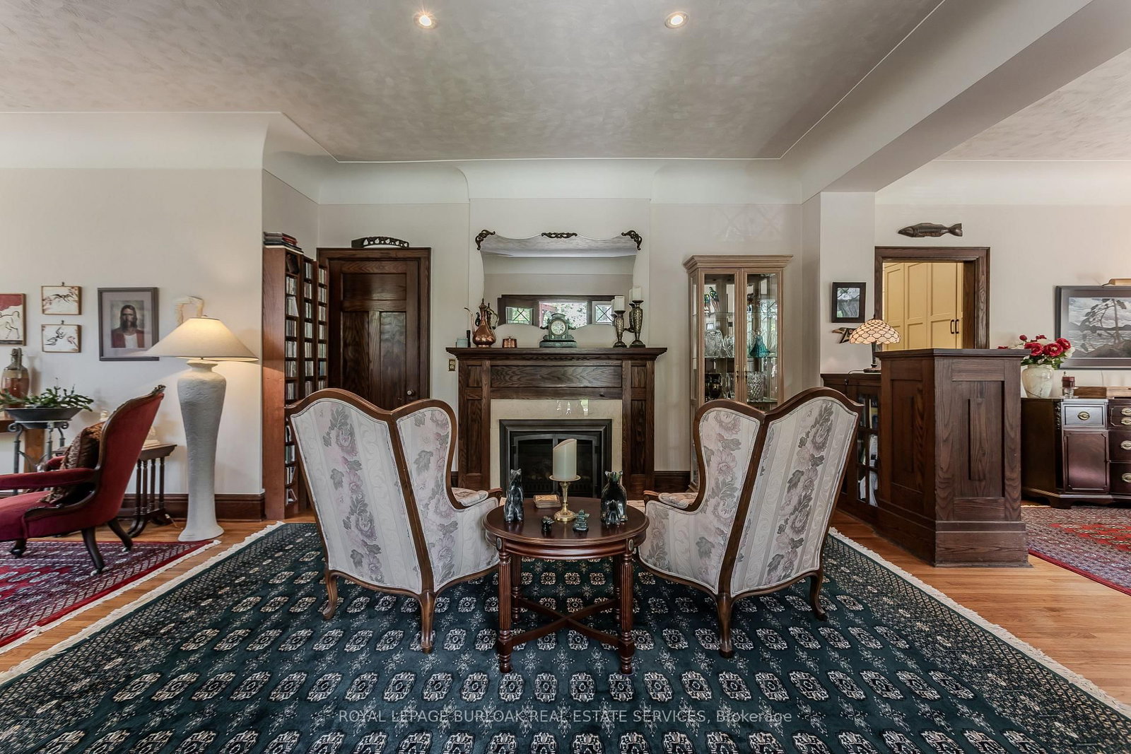 569 Locust Street • Burlington, ON photo 8