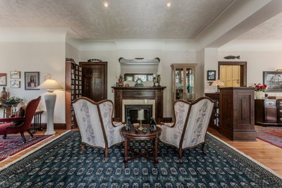 569 Locust Street • Burlington, ON photo 8