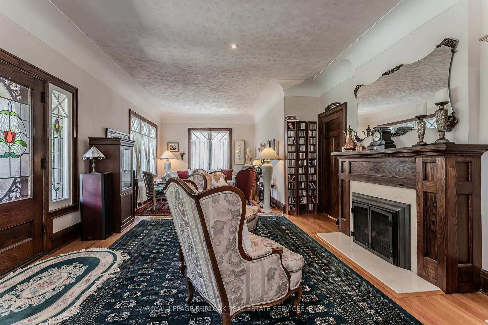 569 Locust Street • Burlington, ON photo 9